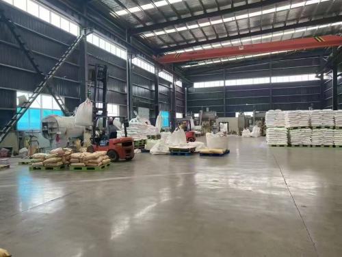 太原聚丙烯酰胺產(chan) 品裝車準備發貨，優(you) 化供應鏈