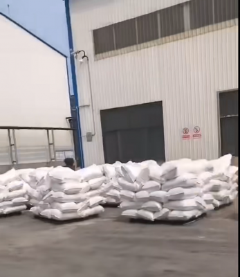 聚丙烯酰胺沉澱劑在工廠車間裝車，支持快速發貨