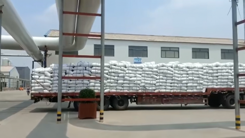 聚丙烯酰胺增稠劑裝車中 鬆江聚丙烯酰胺增稠劑工廠廠區裝車現場