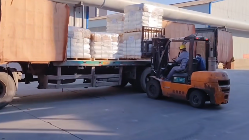 亳州聚丙烯酰胺絮凝劑裝車現場，工廠生產(chan) 線