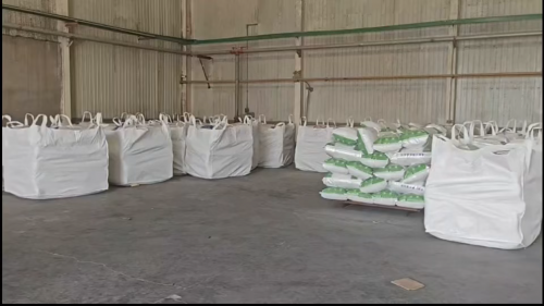 果洛聚丙烯酰胺絮凝劑大貨裝車完畢，即將發往工地