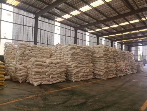 聚丙烯酰胺絮凝劑產(chan) 品托盤搬運裝車實拍