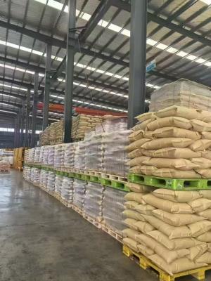 聚丙烯酰胺噸袋運輸現場,裝車效率與(yu) 安全同步保障 聚丙烯酰胺噸包裝車中,叉車高效轉運提升出貨速度