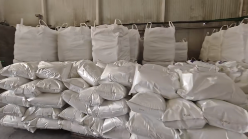 南京聚丙烯酰胺裝車發貨現場，快速沉澱劑批量出庫