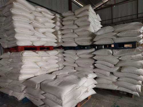 廣東(dong) 聚丙烯酰胺助留劑工廠裝車現場