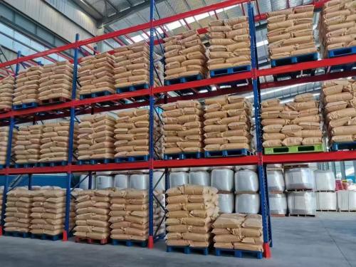 重慶洗砂場用聚丙烯酰胺產(chan) 品裝車現場