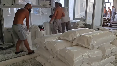 山東(dong) 工廠改性聚丙烯酰胺產(chan) 品裝車運輸中