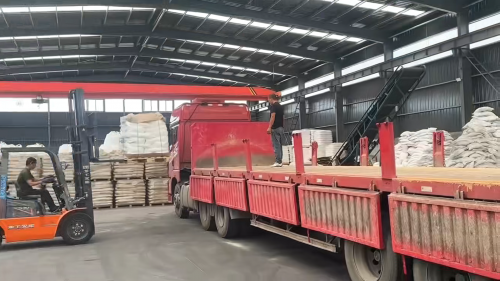 呼和浩特煤礦聚丙烯酰胺產(chan) 品裝車現場