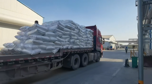 井陘地區聚丙烯酰胺產(chan) 品批量裝車裝箱流程