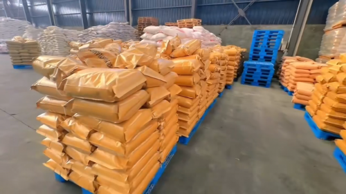 聚丙烯酰胺泥漿處理產(chan) 品裝車運輸準備