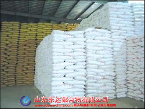 聚丙烯酰胺用於(yu) 廢水處理，是分子量幾百萬(wan) 到幾千萬(wan) 的水溶性有機化學聚合物。聚丙烯酰胺在中國聚合物材料中占有重要地位，包括非無機化合物(NPAM，分子800-1500萬(wan) )，陽離子(APAM，分子800-2000萬(wan) )，陽離子(CPAM，分子800-1200萬(wan) ，正離子10%-80%)。