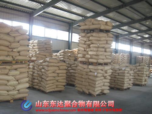 製香型聚丙烯酰胺一般用作製香領域的增粘劑，所以&nbsp;一般選用陽離子型。使用該商品，大大節約了香精的整體(ti) 產(chan) 品成本，該聚丙烯酰胺投入市場銷售後，許多實踐證明可以替代木屑顆粒、榆皮、根粉、粘合劑等混合香精，且這種香精的用量是普通香精的一半。