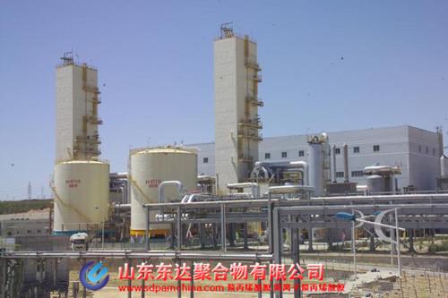 眾(zhong) 所周知，聚丙烯酰胺在使用中必須遵照正確的方法，導致聚丙烯酰胺的因素很多PAM其中一個(ge) 關(guan) 鍵因素是溫度。聚丙烯酰胺在汙水處理中易溶於(yu) 水，能有效降低液態摩擦阻力。聚丙烯酰胺的離子型、含量、離子度和水解度影響具體(ti) 解決(jue) 效果。