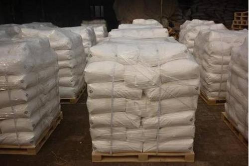 配製的聚丙烯酰胺溶液並不是無限適用於(yu) 所有的高溫自然環境，當溫度達到一定限度時，商品也會(hui) 失效。所以&nbsp;一般都配有聚丙烯酰胺，還配有定量分析的裝置和適當的貯存，否則無法達到廢水處理的實際效果。在聚丙烯酰胺溶液的製備、遷移和貯存過程中，應盡量減少亞(ya) 鐵離子的進入。