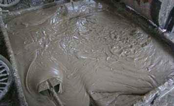 由於(yu) 高分子聚合物聚丙烯酰胺在工業(ye) 行業(ye) 中具有廣泛的應用，那麽(me) 水泥漿中投加聚丙具體(ti) 有何作用呢？接下來先科淨水就與(yu) 大家一起了解下相關(guan) 知識。