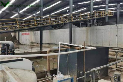 隨著水資源的日益缺乏，人們(men) 開始關(guan) 注中水回用技術。&ldquo;中水&rdquo;一詞是相對於(yu) 上水〔給水〕、下水〔排水〕而言的。