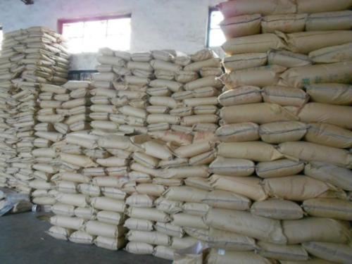 聚丙烯酰胺分子中具有陽性基因（－CONH2)，能於(yu) 分散於(yu) 溶液中的懸浮粒子吸咐和架橋，有著極強的絮凝作用。