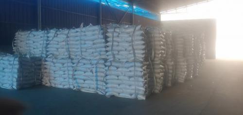 產(chan) 品倉(cang) 庫內(nei) 整齊擺放的聚丙烯酰胺藥劑