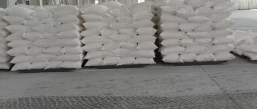 聚丙烯酰胺包裝堆放在倉(cang) 庫中的情景