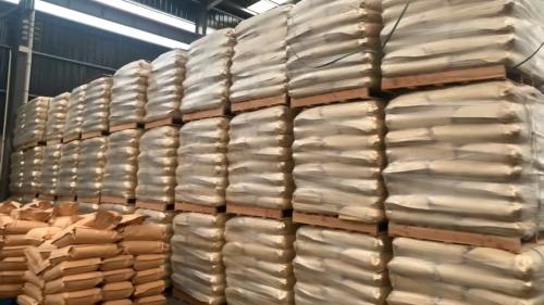 聚丙烯酰胺產(chan) 品存放於(yu) 倉(cang) 庫中的照片