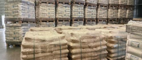 鑽井聚丙烯酰胺絮凝劑產(chan) 品倉(cang) 庫