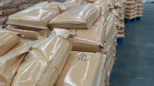 高效的倉(cang) 庫管理展示:產(chan) 品在整潔的環境中堆放 產(chan) 品在整潔的倉(cang) 庫環境中堆放