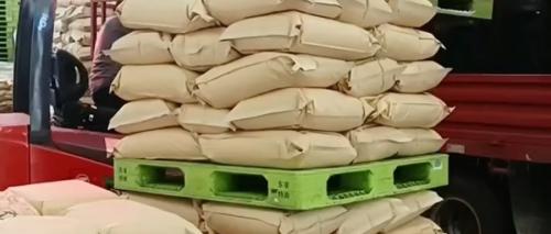 青海鐵礦產(chan) 品裝車過程中的聚丙烯酰胺應用場景 聚丙烯酰胺裝車現場