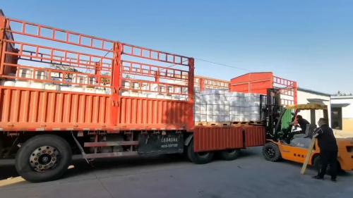 山東(dong) 東(dong) 達聚合物化工有限公司聚丙烯酰胺產(chan) 品倉(cang) 庫存放