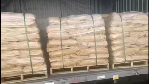 洗砂用聚丙烯酰胺產(chan) 品在工廠裝車現場