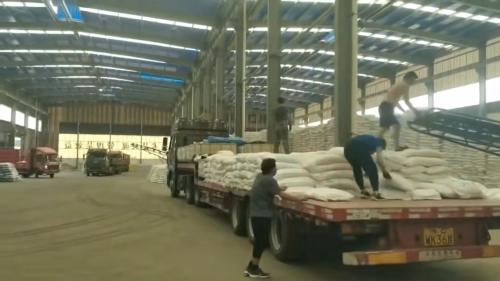 聚丙烯酰胺產(chan) 品運輸裝車照片