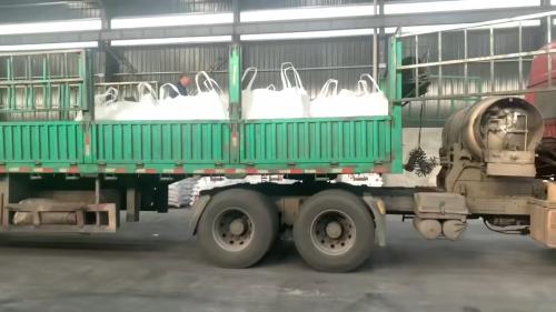 我廠生產(chan) 現場，裝車準備出發