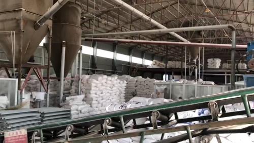 工廠內(nei) 產(chan) 品運輸準備 工廠廠區裝車作業(ye) 中的詳細視角