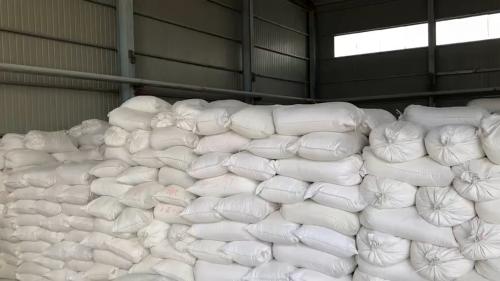 我廠聚丙烯酰胺產(chan) 品裝車現場