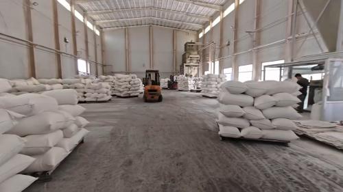 石油開采中聚丙烯酰胺產(chan) 品運輸圖像