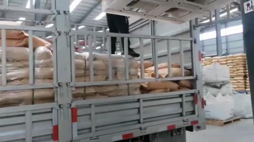 青海工業(ye) 廢水處理設備裝車現場