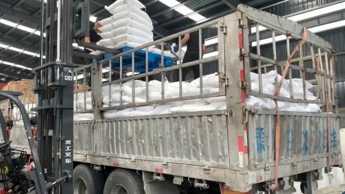 智能化生產(chan) 環境中的PAM增稠劑裝車操作 智能化生產(chan) 環境中的PAM增稠劑裝車場景