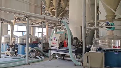 工廠車間內(nei) 聚丙烯酰胺產(chan) 品整裝待發，助力螢石礦加工及其他應用領域