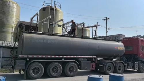 遵義(yi) 工廠裝載的聚丙烯酰胺貨車發車,服務於(yu) 先進材料和水處理技術應用 裝載聚丙烯酰胺的貨車在遵義(yi) 工廠發車,供應給先進材料和水處理技術