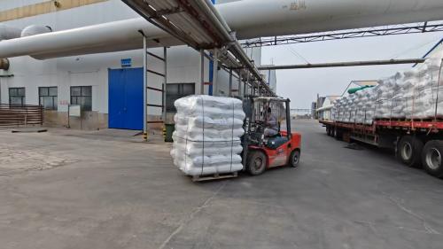 新型陰離子聚丙烯酰胺現貨裝車作業(ye) 