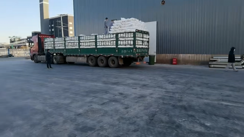 聚丙烯酰胺生產(chan) 廠家裝車過程