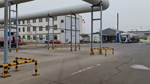 廠區主入口，聚丙烯酰胺生產(chan) 廠區，展現先進的設施與(yu) 設備