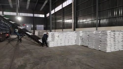 遼寧聚丙烯酰胺廠家工廠裝車現場，確保快速交付優(you) 質水處理藥劑