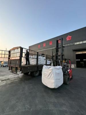 廣西油田專(zhuan) 用聚丙烯酰胺包裝整齊堆放，準備裝車發往客戶。