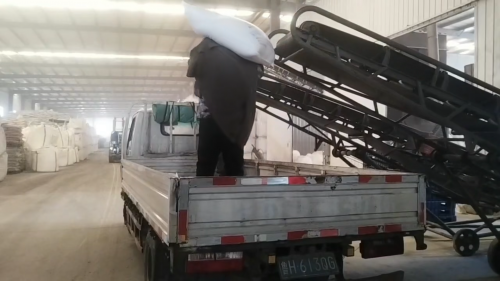 高分子聚丙烯酰胺成品包裝堆放圖，展示優(you) 質產(chan) 品質量和規範化管理。