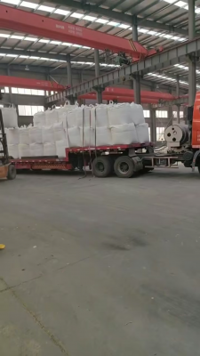 聚丙烯酰胺產(chan) 品裝車完成，準備發往客戶現場