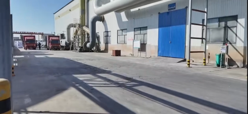 聚丙烯酰胺產(chan) 品裝車準備出廠