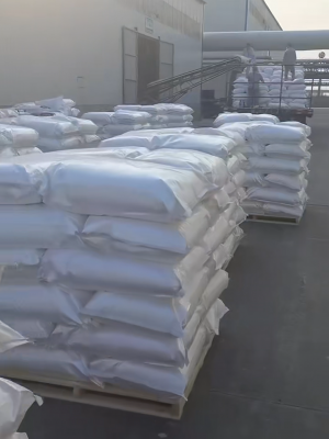 宿遷高分子量聚丙烯酰胺裝車現場，展示高效物流和快速發貨