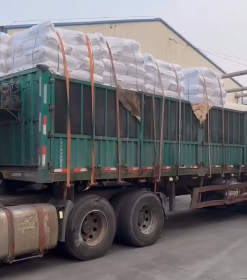 聚丙烯酰胺在焦化廠汙水處理過程中的應用，產(chan) 品裝車完成準備運輸