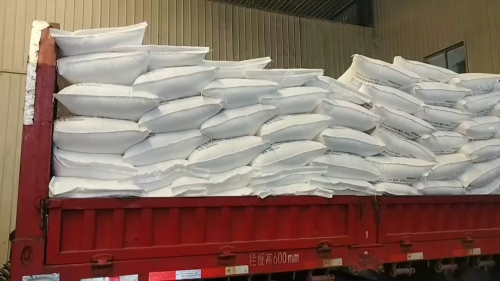 吉林高分子量聚丙烯酰胺產(chan) 品在生產(chan) 廠區裝車發貨。