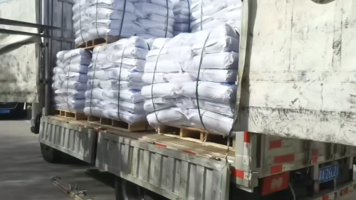 聚丙烯酰胺助力選煤廠固液分離,優(you) 化煤炭質量 選煤廠裝車現場,使用聚丙烯酰胺進行固液分離